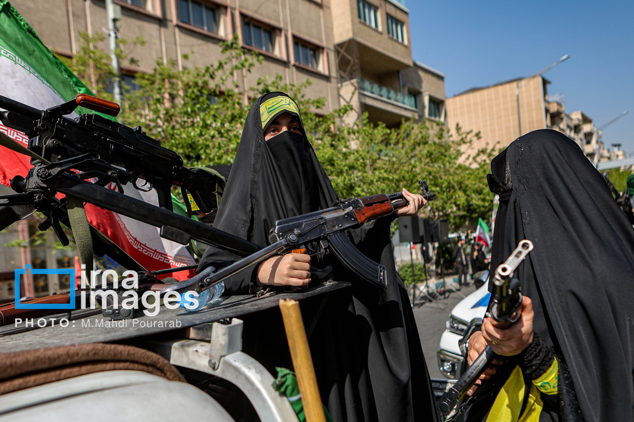 راهپیمایی دختران «جان‌فدای ایران»