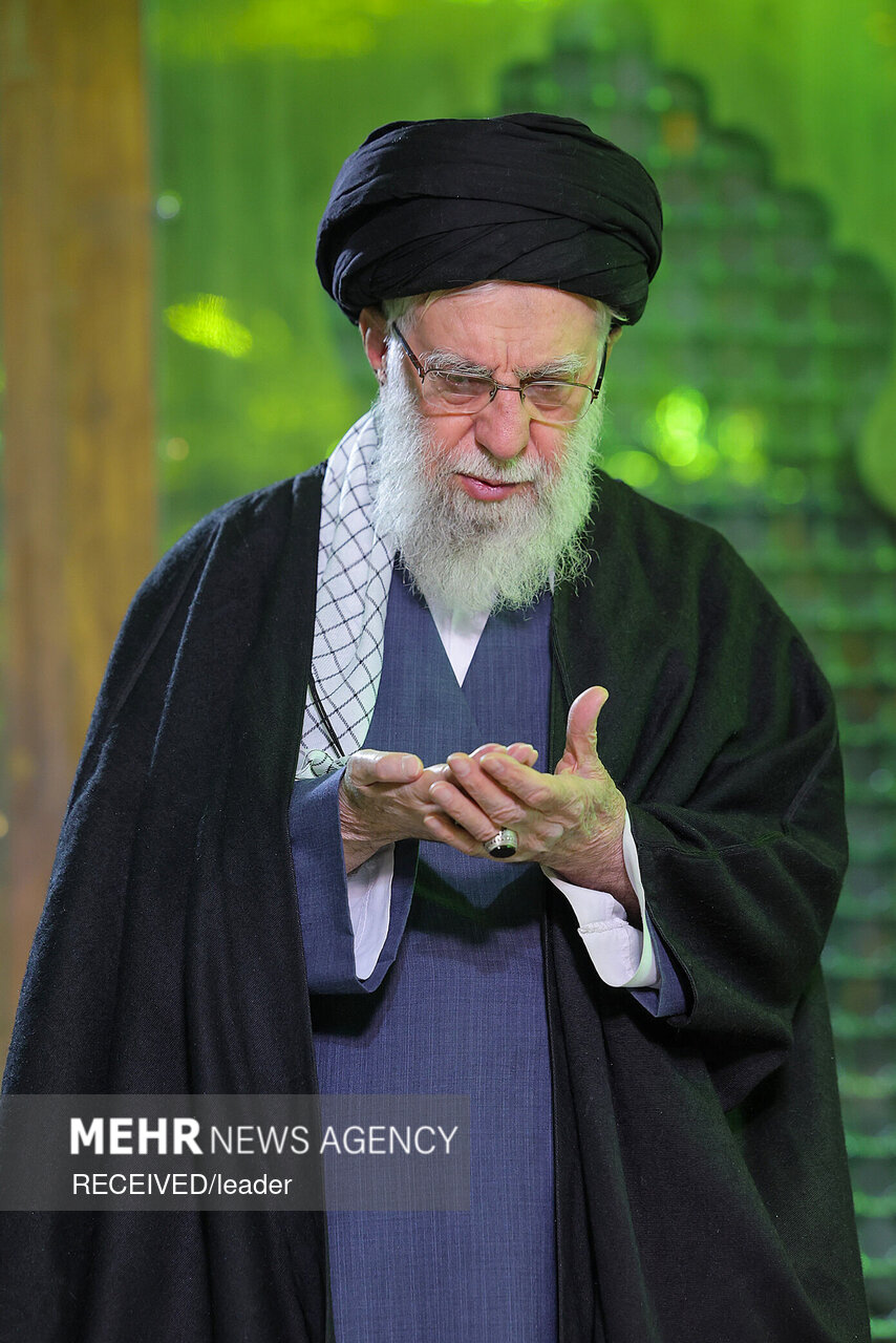 حضور رهبر انقلاب در مرقد بنیانگذار جمهوری اسلامی ایران