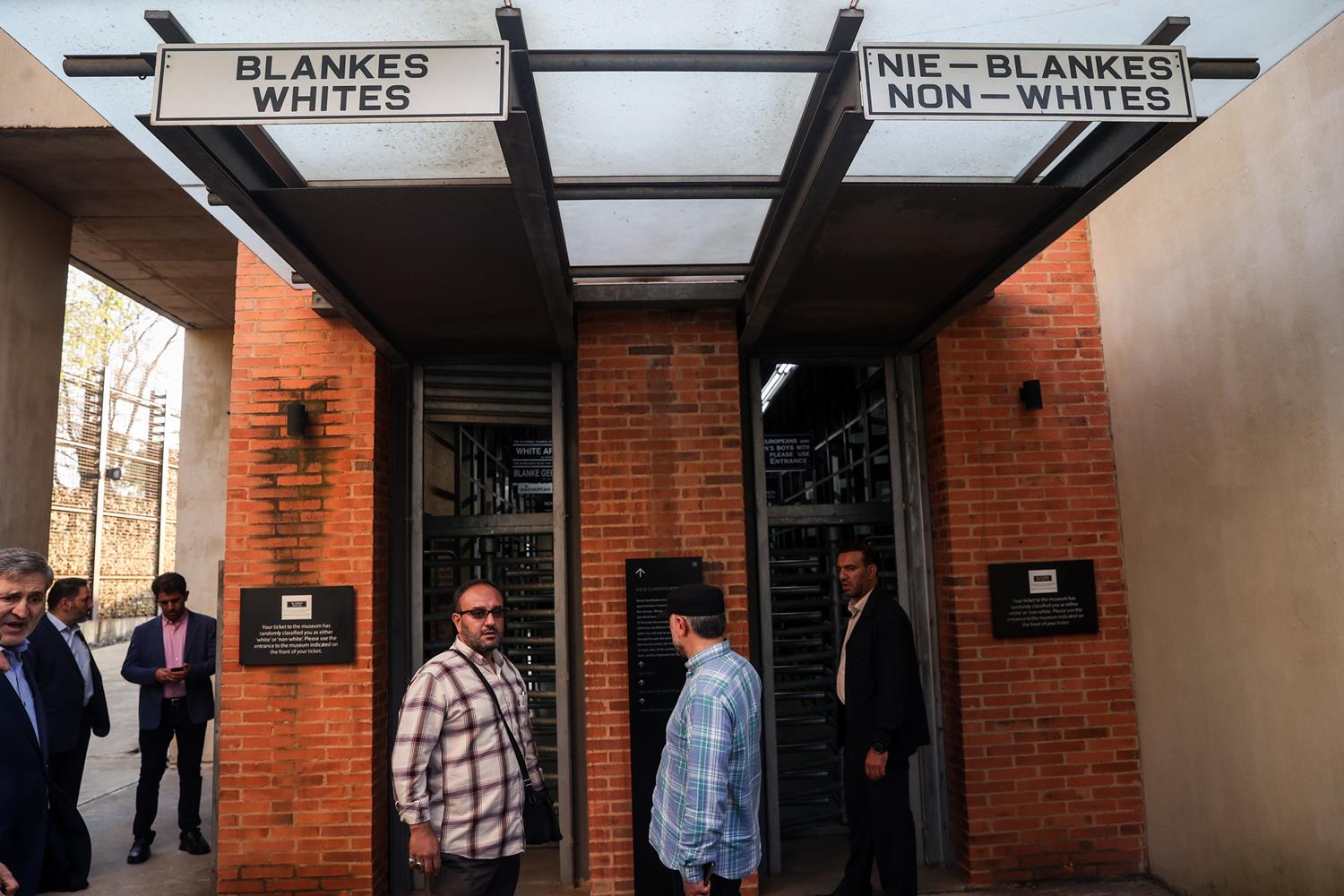 بازدید قالیباف از موزه آپارتاید در ژوهانسبورگ آفریقای جنوبی