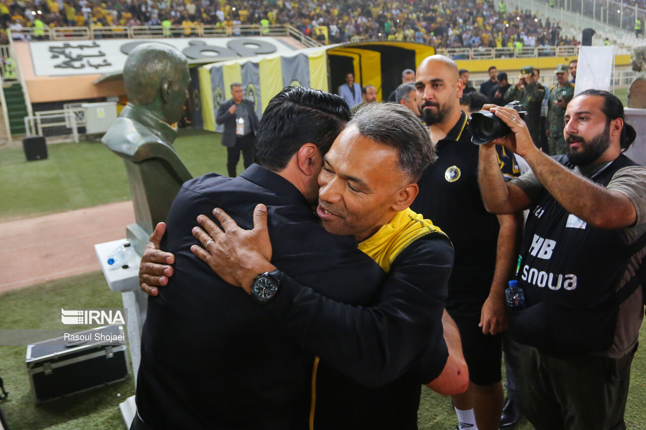 لیگ برتر فوتبال- سپاهان و استقلال