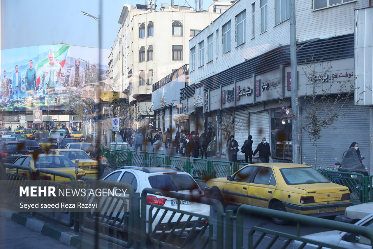 رونمایی دیوارنگاره میدان انقلاب با تصویر شهید سلیمانی