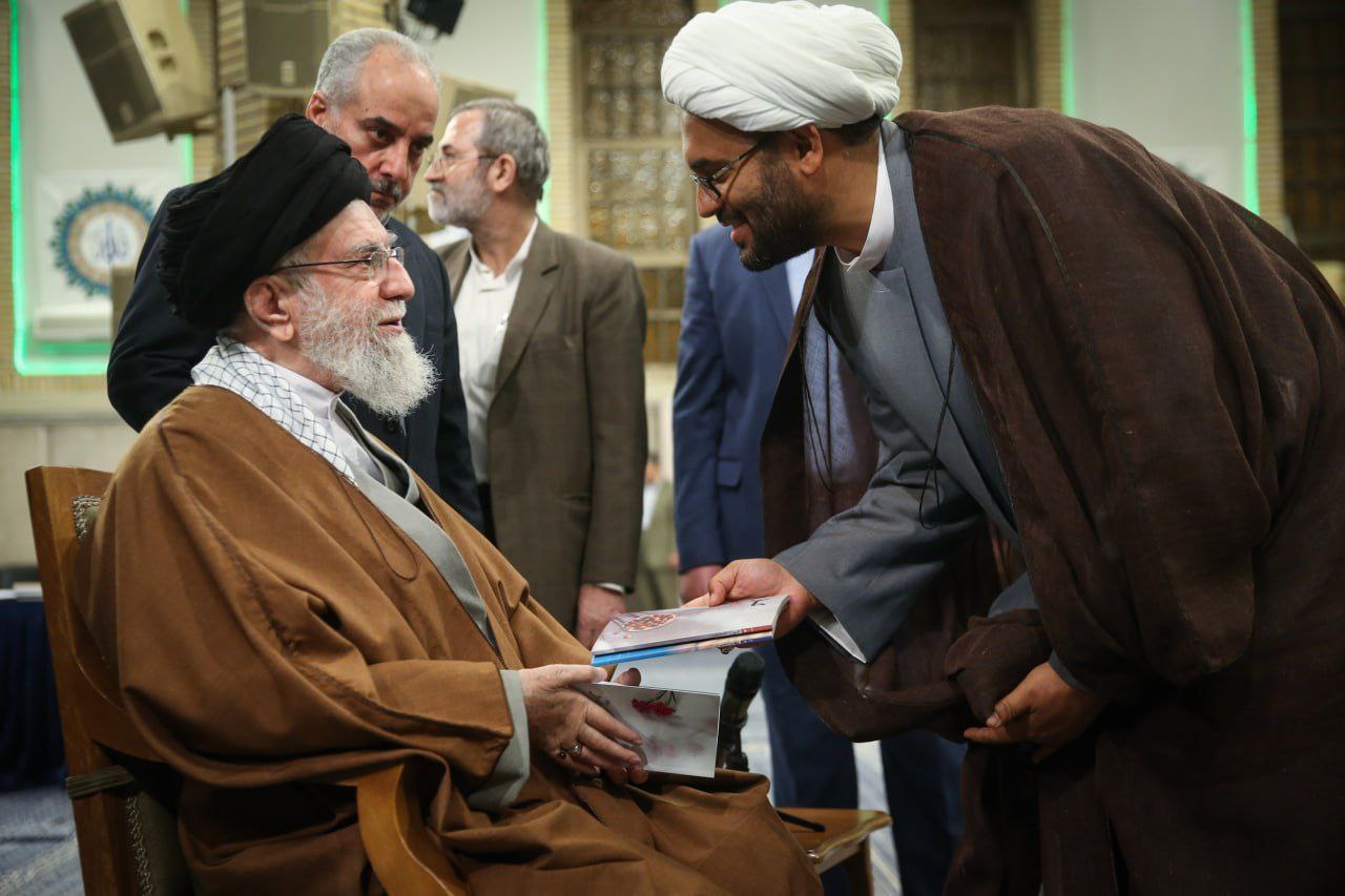 دیدار شاعران و اهالی فرهنگ و ادب فارسی با رهبر انقلاب