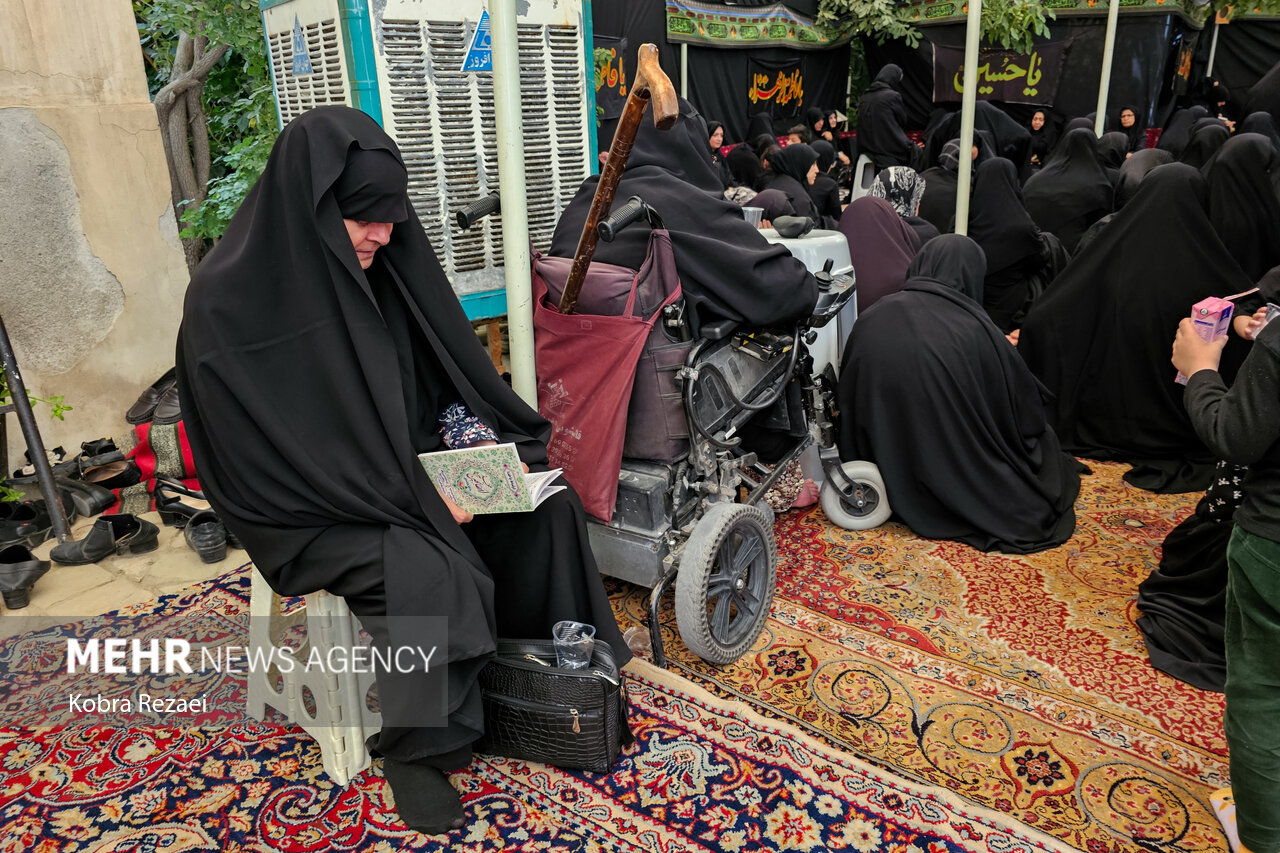 روضه‌خوانی سنتی در خانه نوغانی‌های مشهد