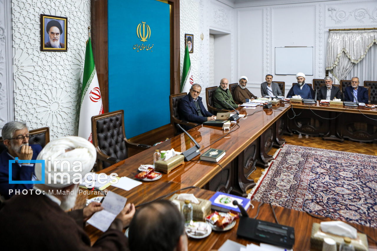 جلسه شورای عالی انقلاب فرهنگی