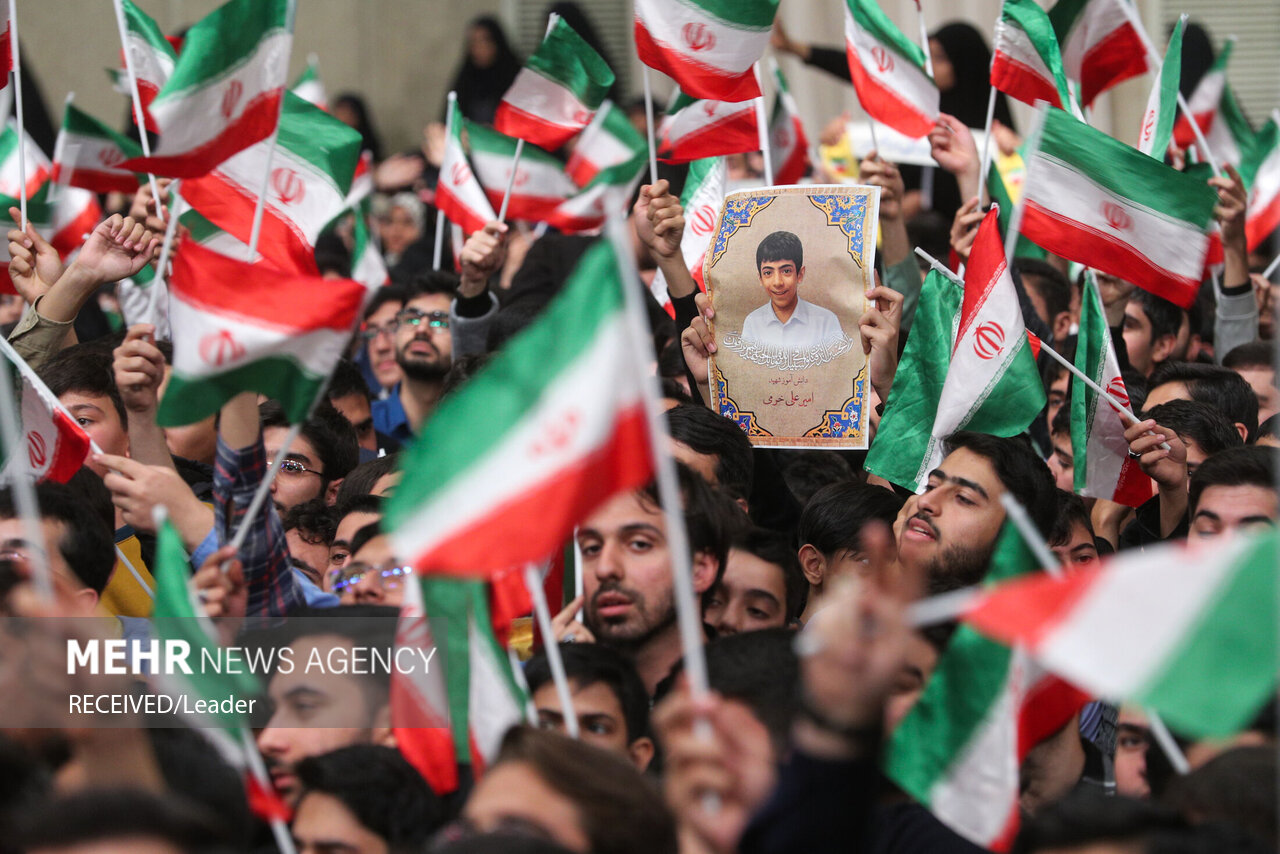 دیدار دانش‌آموزان و دانشجویان با رهبر انقلاب