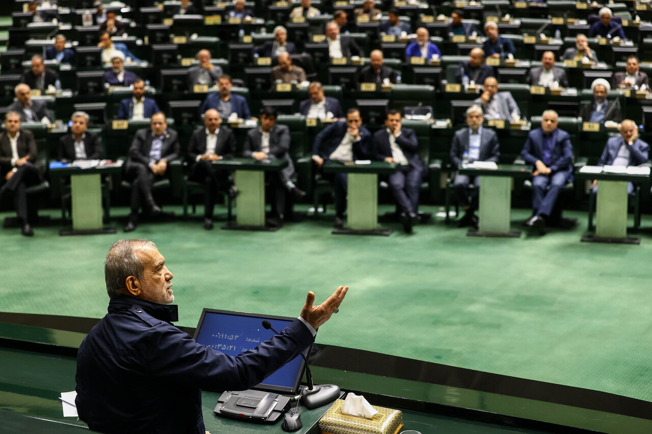 بررسی اجرای برنامه هفتم در مجلس با حضور رئیس جمهور