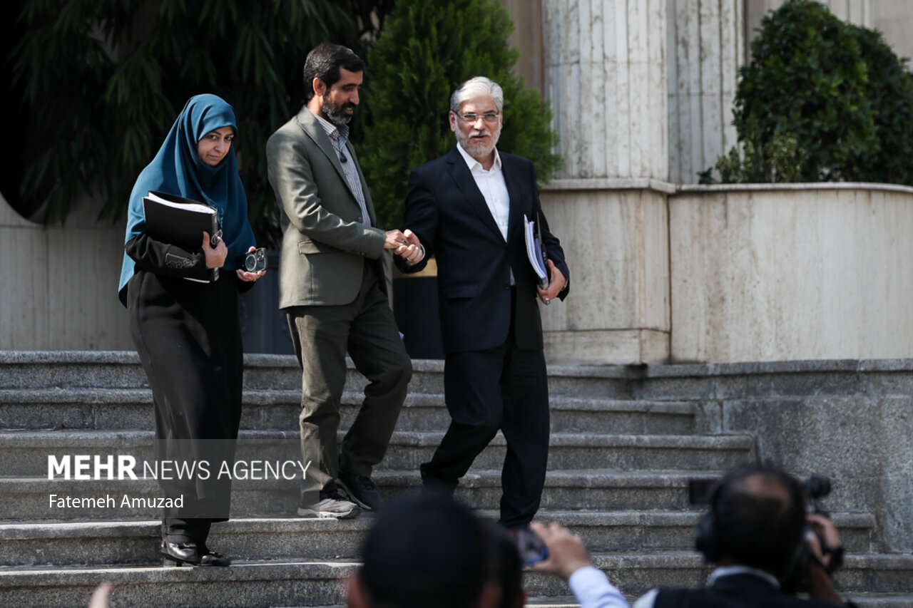 حاشیه جلسه هیئت دولت