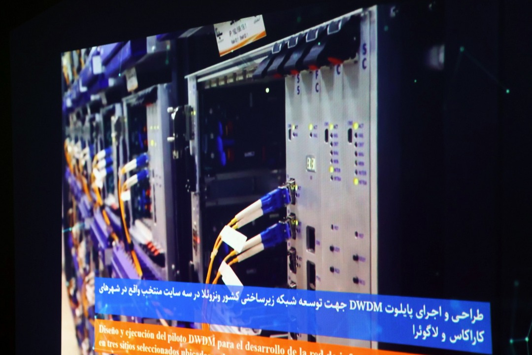 بازدید قالیباف از نمایشگاه دستاوردهای فن آوری جمهوری اسلامی در کاراکاس