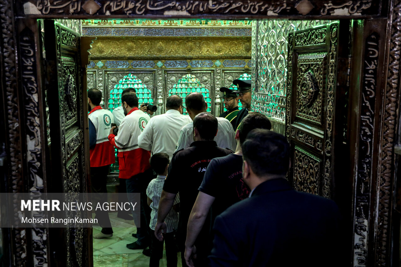 ضریح مطهر آستان مقدس امامزاده صالح (ع)