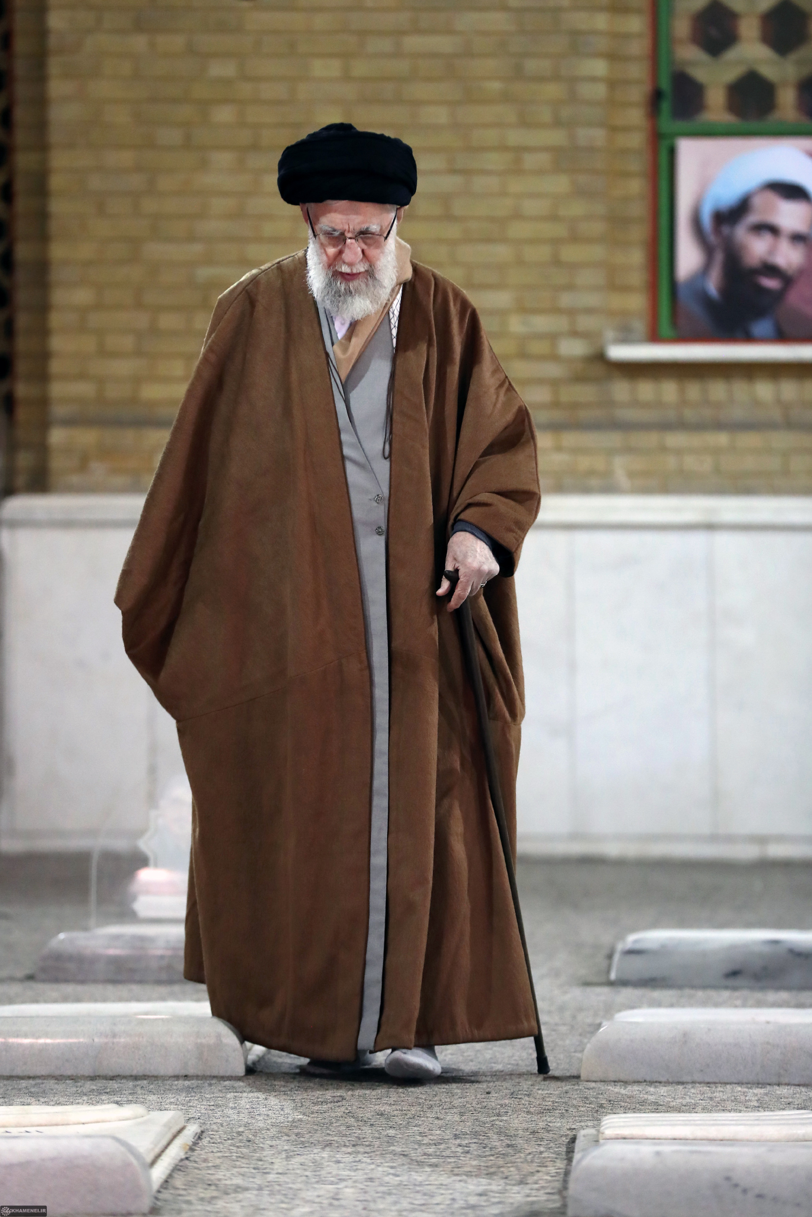 تصاویری از حضور رهبر انقلاب در حرم مطهر حضرت امام خمینی(ره) 