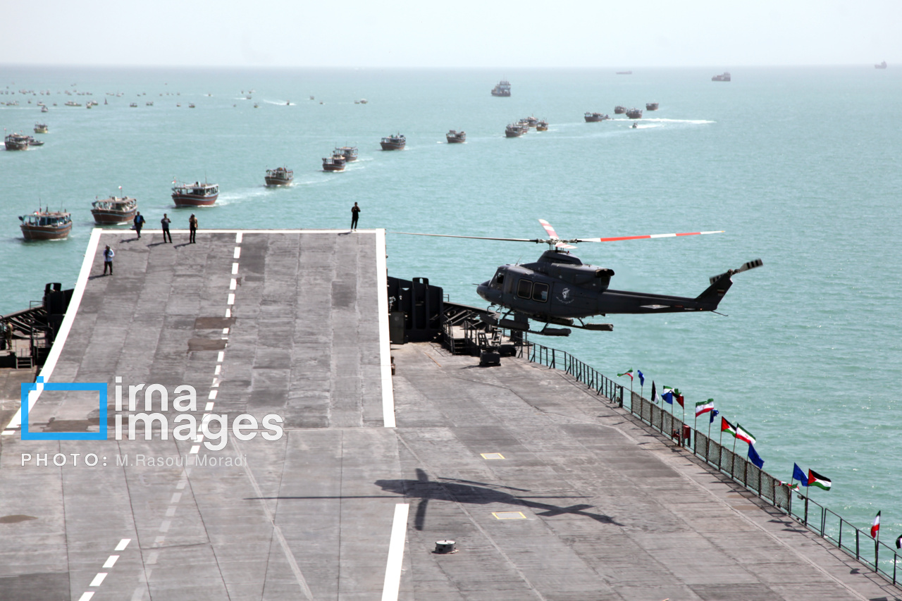 رژه اقتدار بسیج دریایی مردمی در خلیج فارس