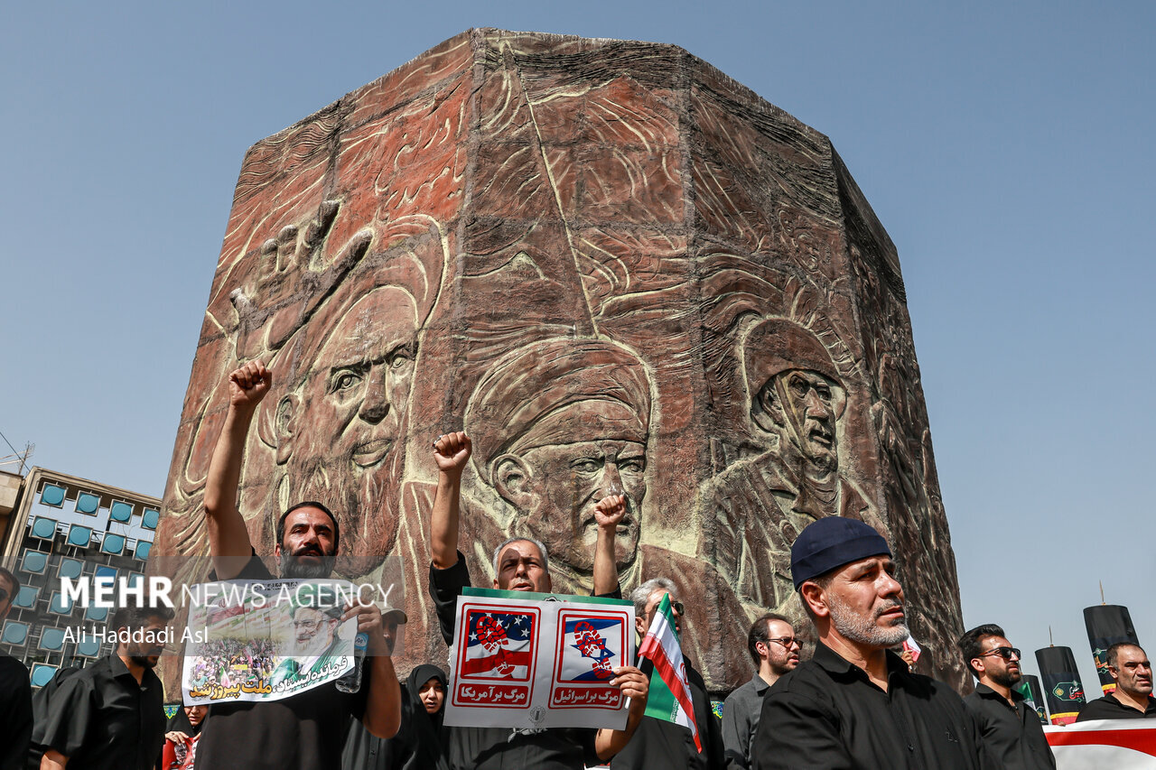 تشییع پیکر ۶۰ شهید اقتدار در تهران