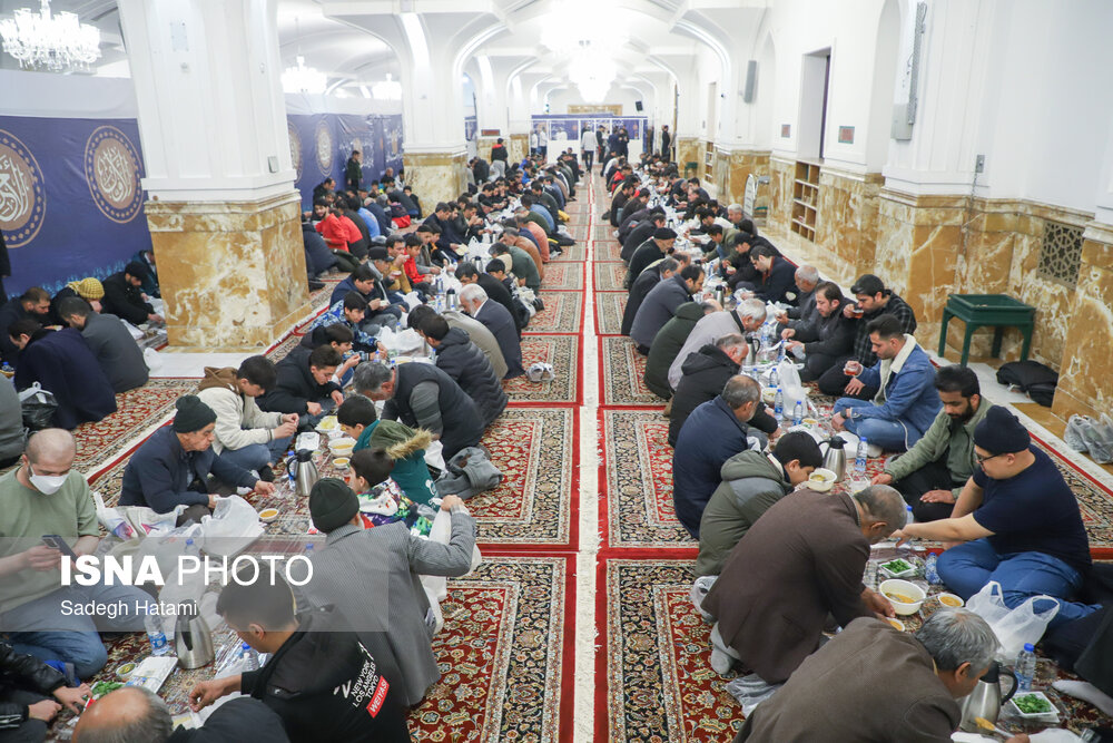 ضیافت افطاری در حرم مطهر رضوی