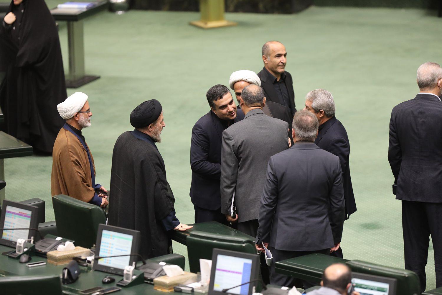 سئوال از وزیر کار در نشست علنی دوم مرداد مجلس