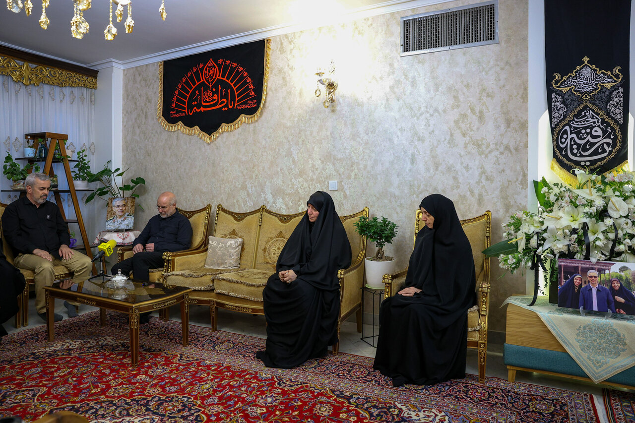 دیدار قالیباف با خانواده شهید باقری