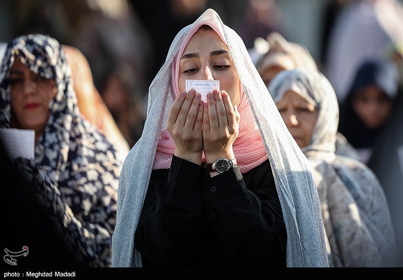 نماز عید سعید فطر در امامزاده پنج تن لویزان