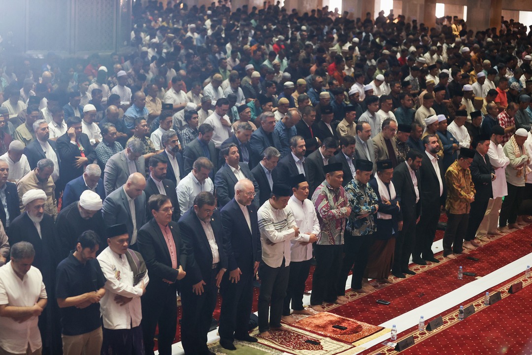 حضور قالیباف در اجتماع ۲۰۰ هزار نفری نمازجمعه جاکارتا