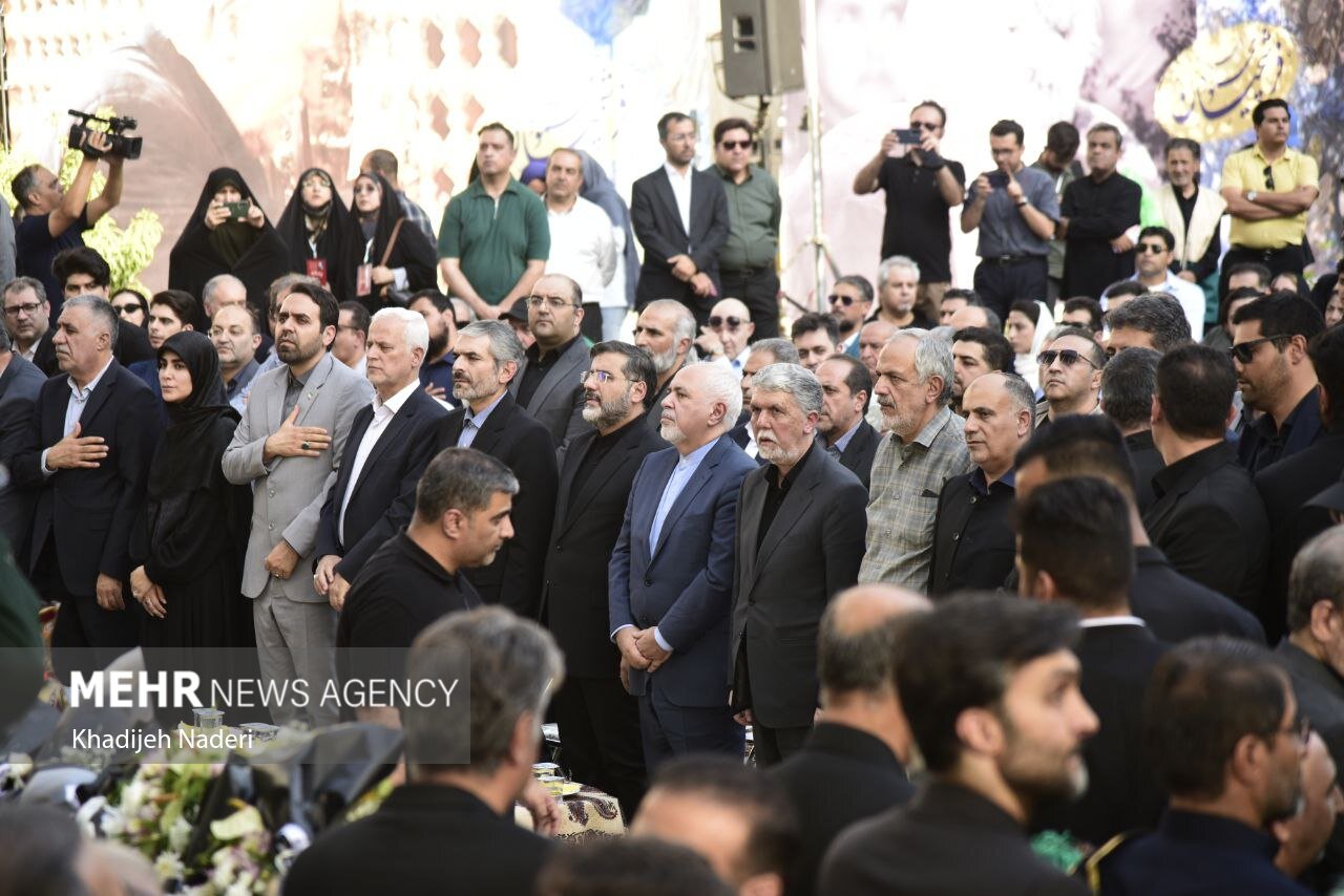 مراسم تشییع پیکر استاد «محمود فرشچیان» در اصفهان