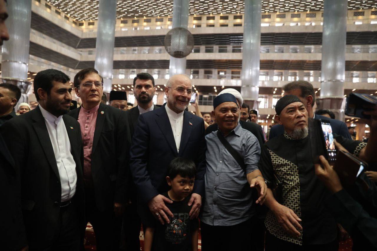 حضور و سخنرانی قالیباف در نماز جمعه مسجد استقلال جاکارتا