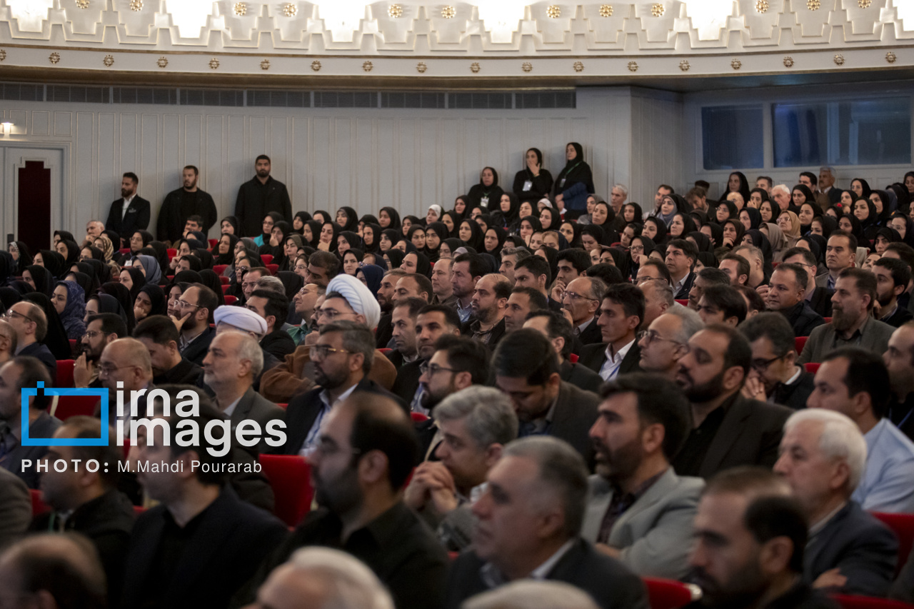 حضور پزشکیان در مراسم ملی بزرگداشت روز کتاب 