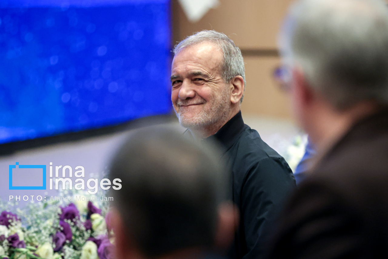 همایش روز جهانی ارتباطات با حضور پزشکیان