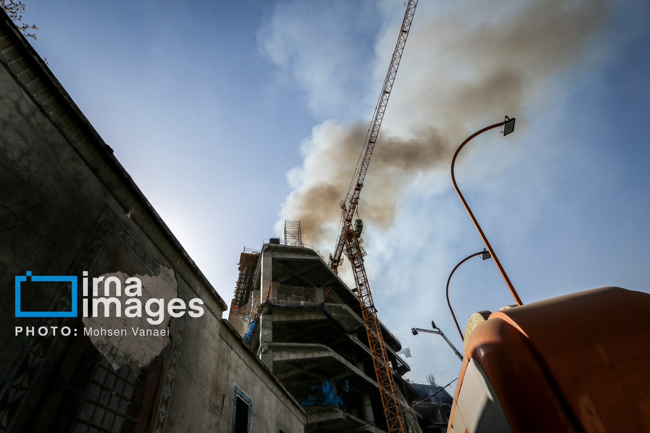  آتش سوزی ساختمان نیمه کاره در بزرگراه نیایش