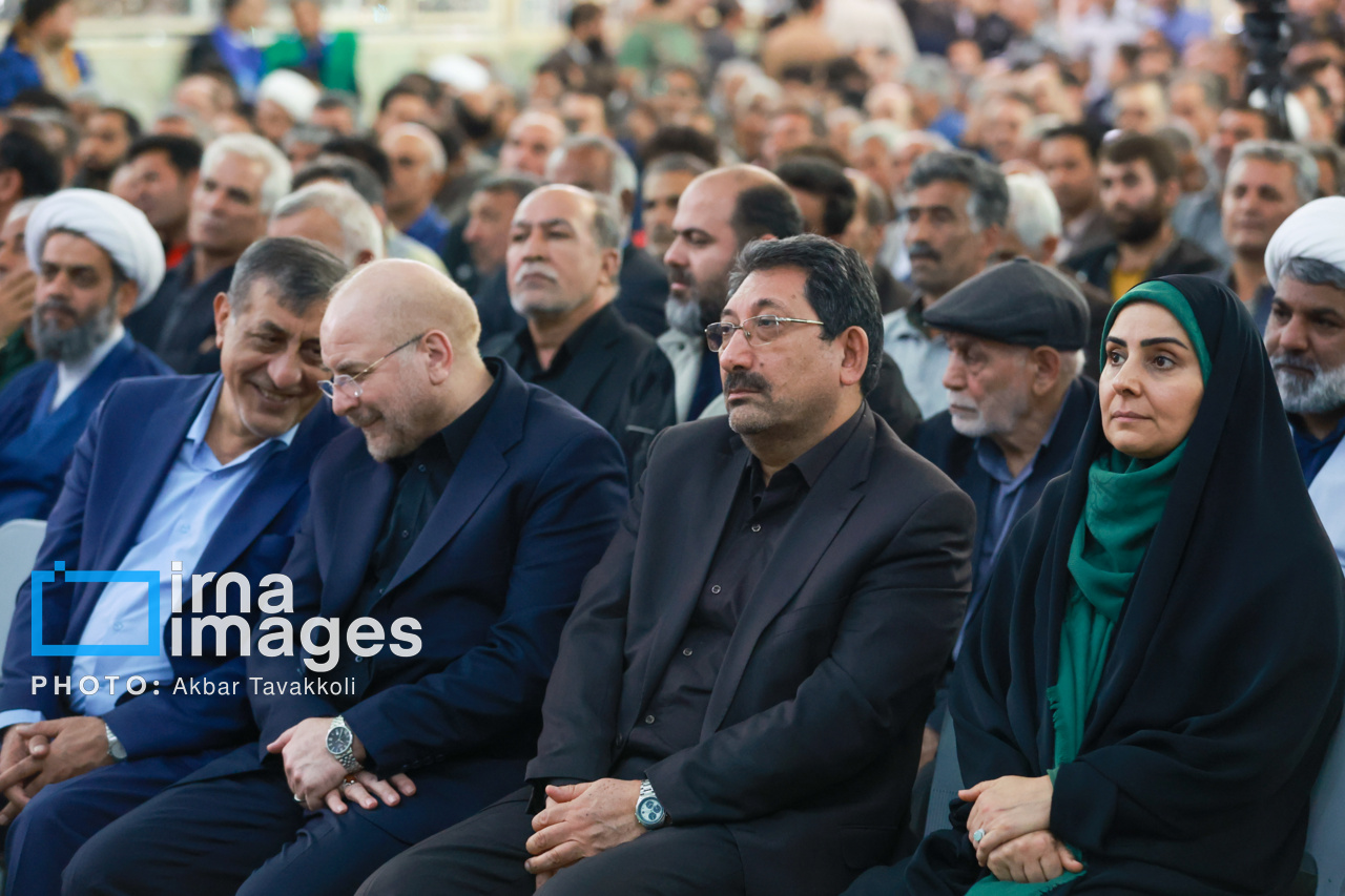 قالیباف و مسئولان در چهلم جان‌باختگان حادثه معدن طبس