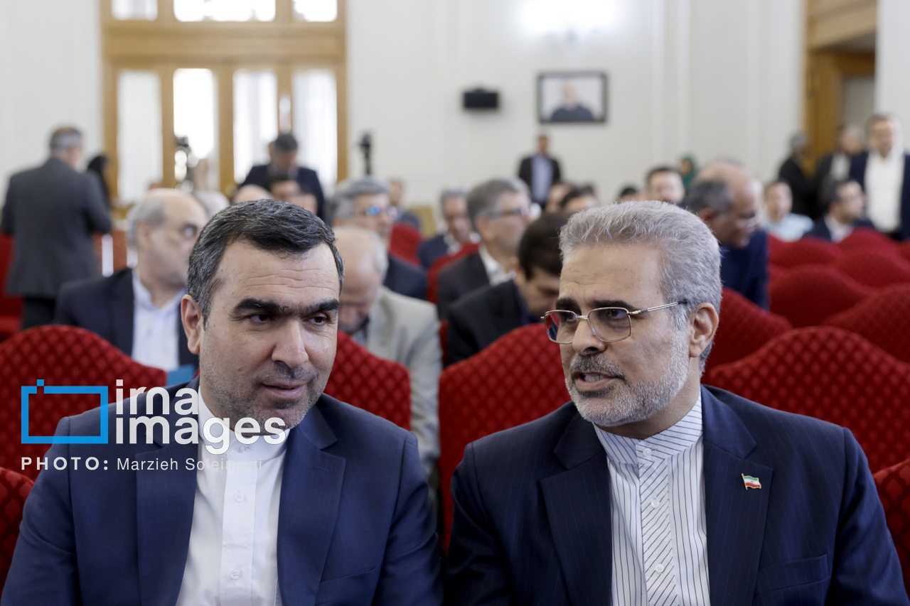 رونمایی از سردیس شهید امیرعبداللهیان در وزارت خارجه