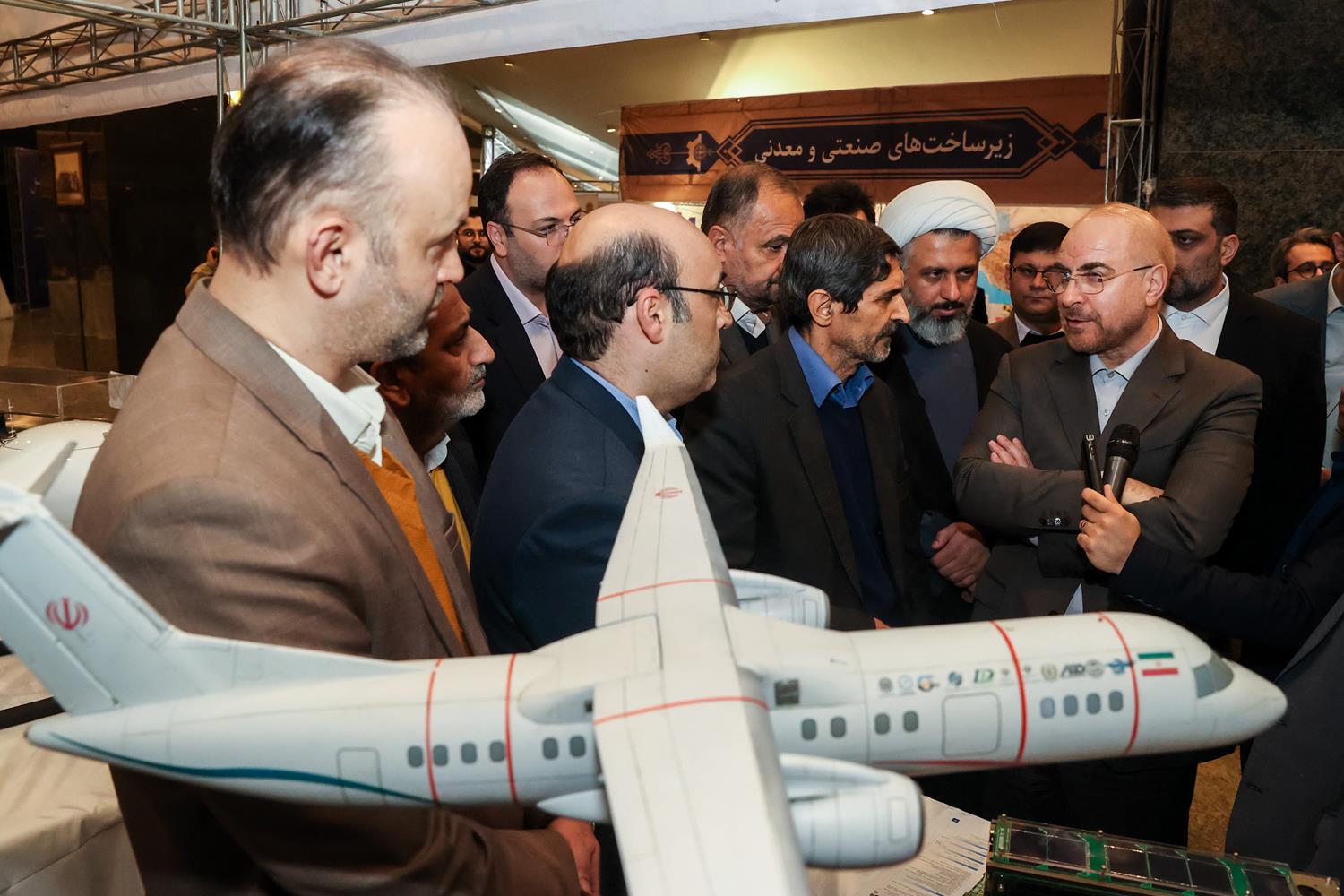 بازدید قالیباف از نمایشگاه توانمندی‌های تولید داخل