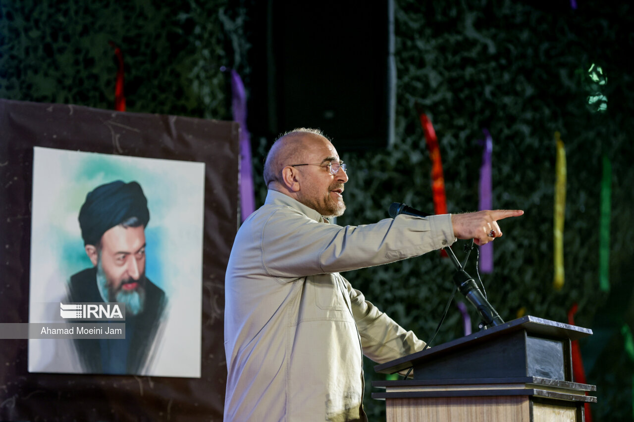 حضور قالیباف در یادواره شهدای باغ فیض