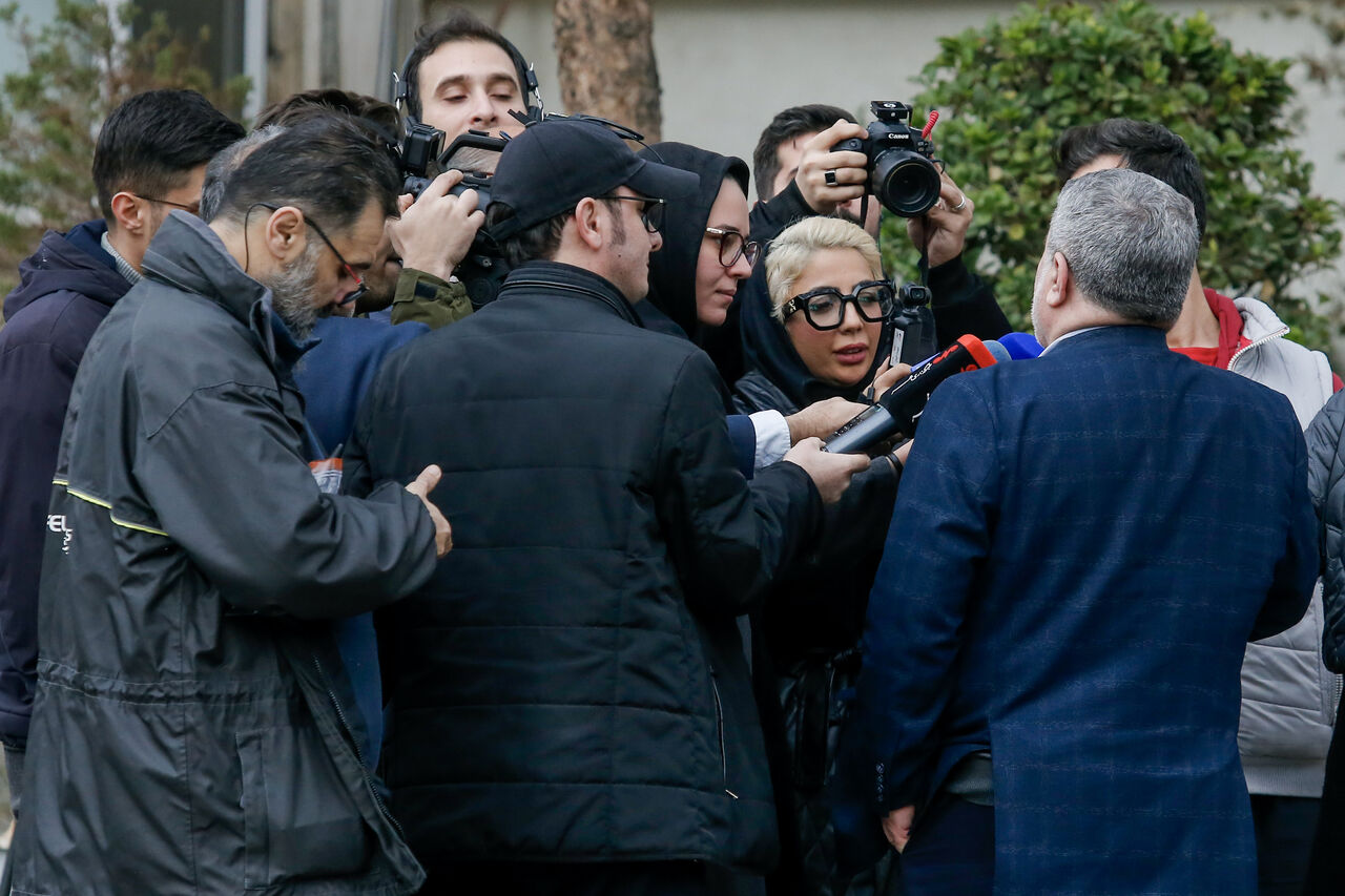 اعضای هیأت دولت در جمع خبرنگاران