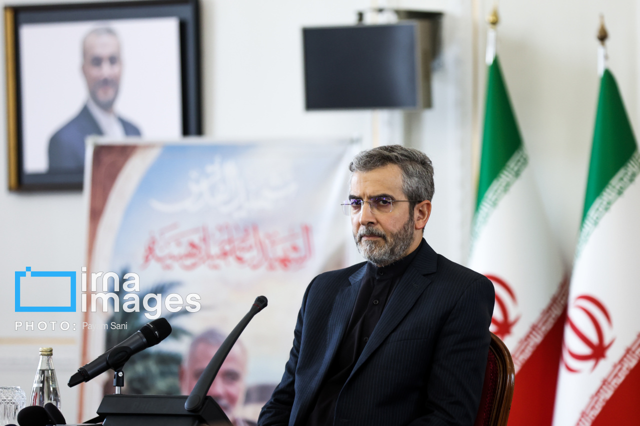 نشست سرپرست وزارت خارجه با سفرا 