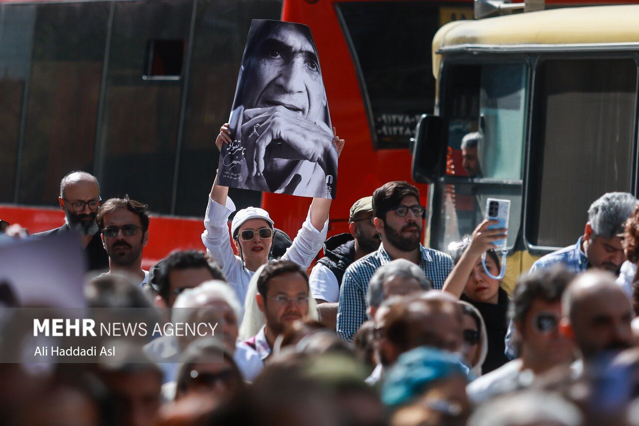 تصاویر مراسم تشییع پیکر ناصر تقوایی