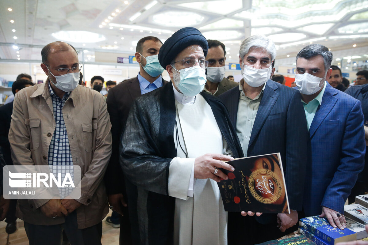 بازدید سرزده رئیس جمهور از نمایشگاه کتاب