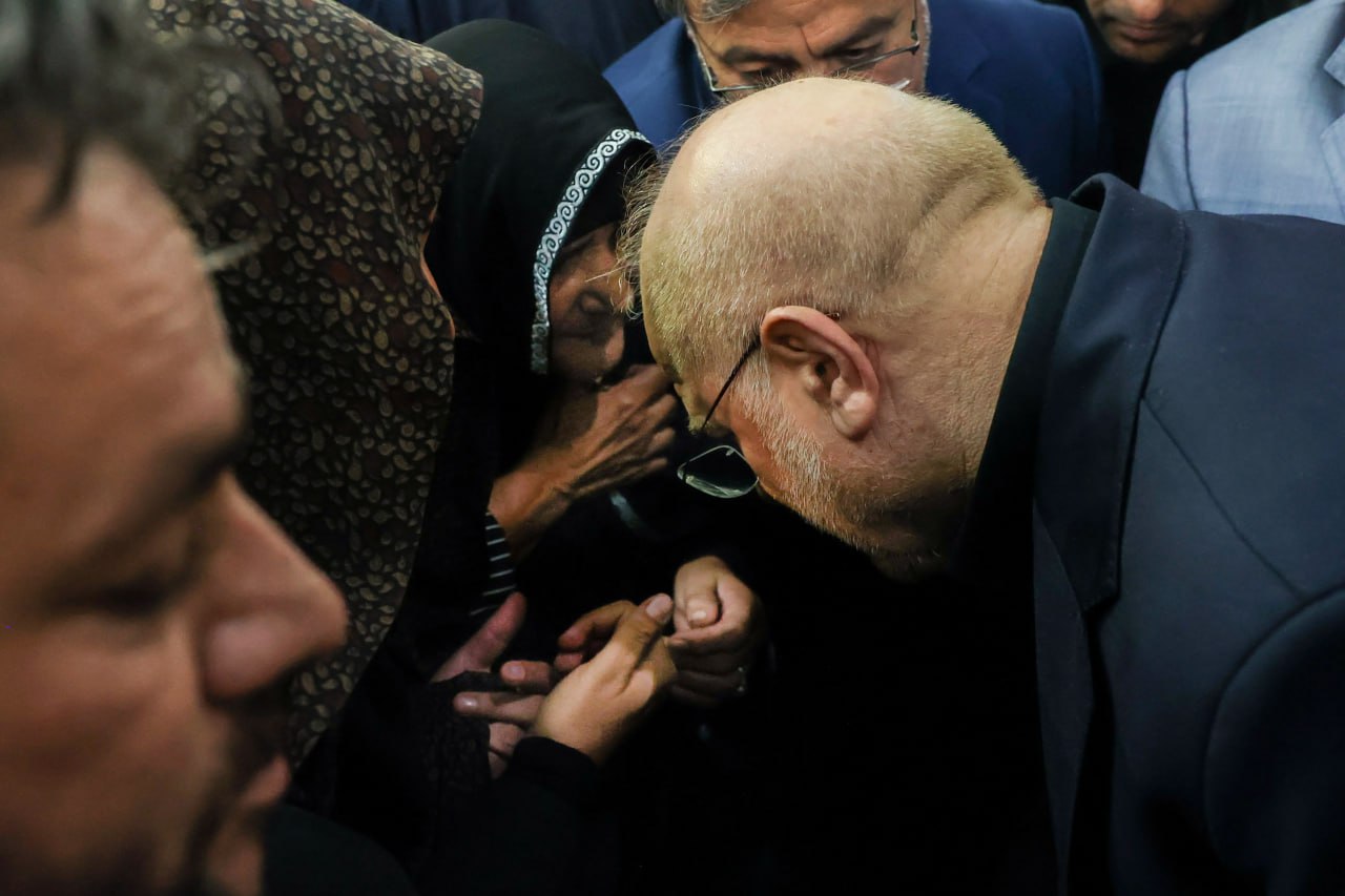 گفت‌وگوی چهره به چهره قالیباف با خانواده‌های داغدار جانباختگان حادثه معدن طبس