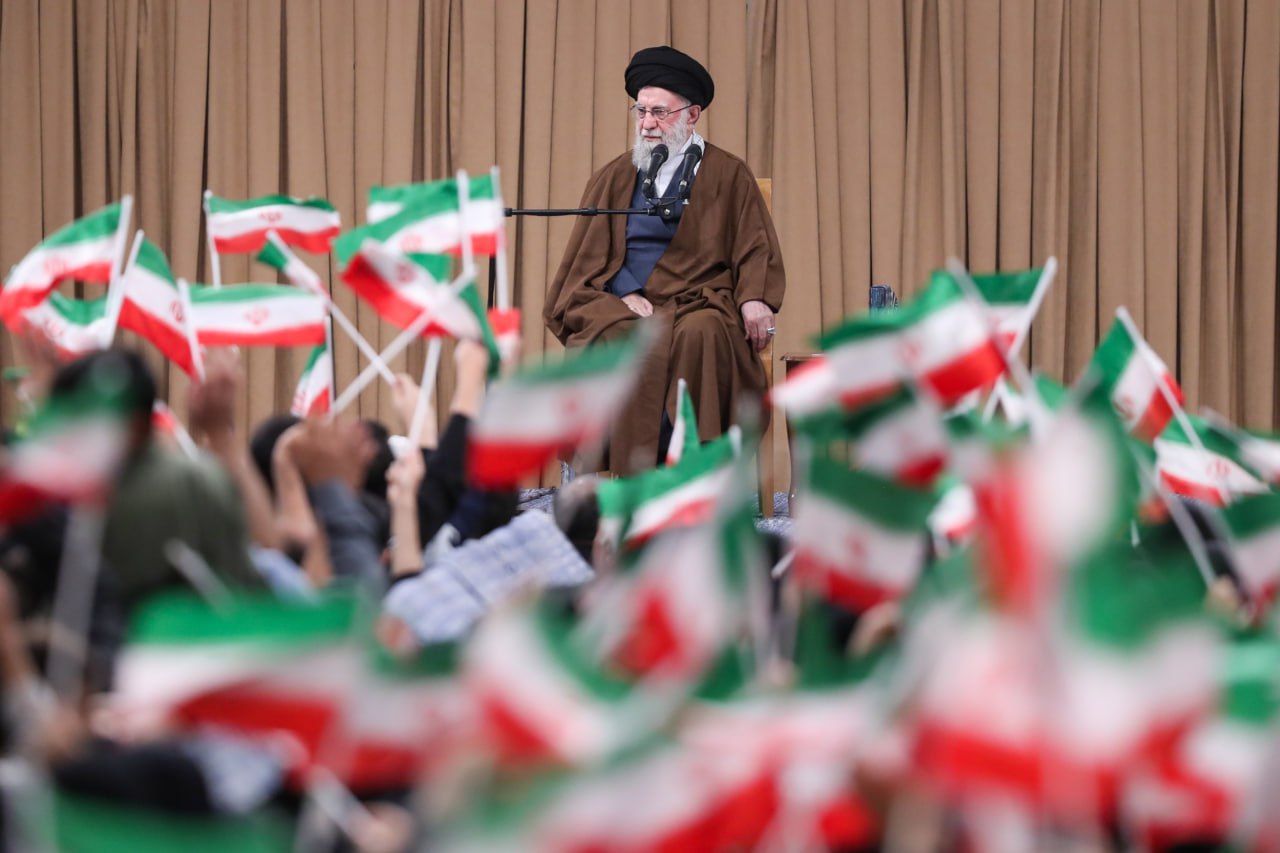 دیدار دانش‌آموزان و دانشجویان با رهبر انقلاب