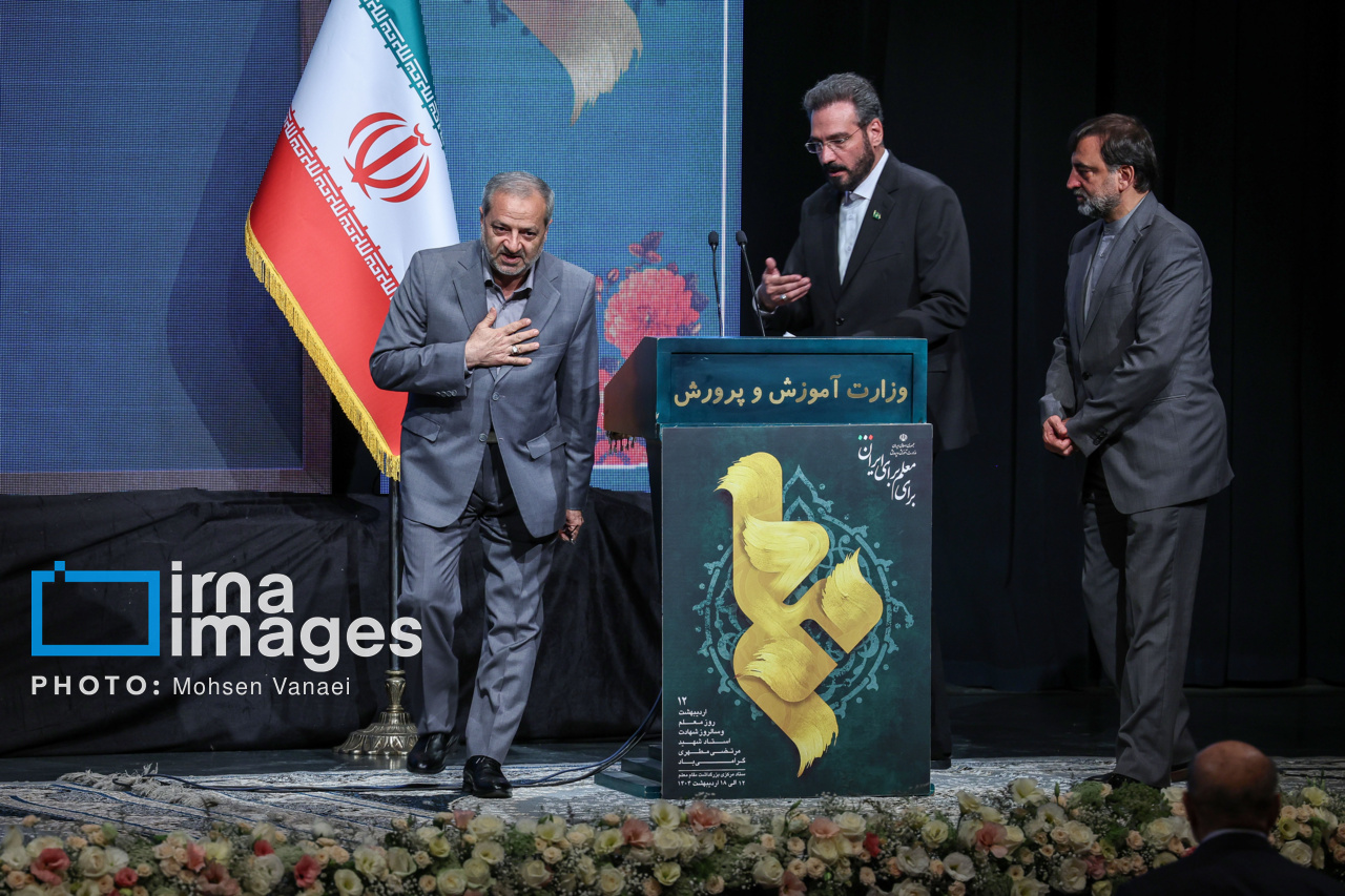 تجلیل از معلمان نمونه کشوری با حضور رئیس جمهور