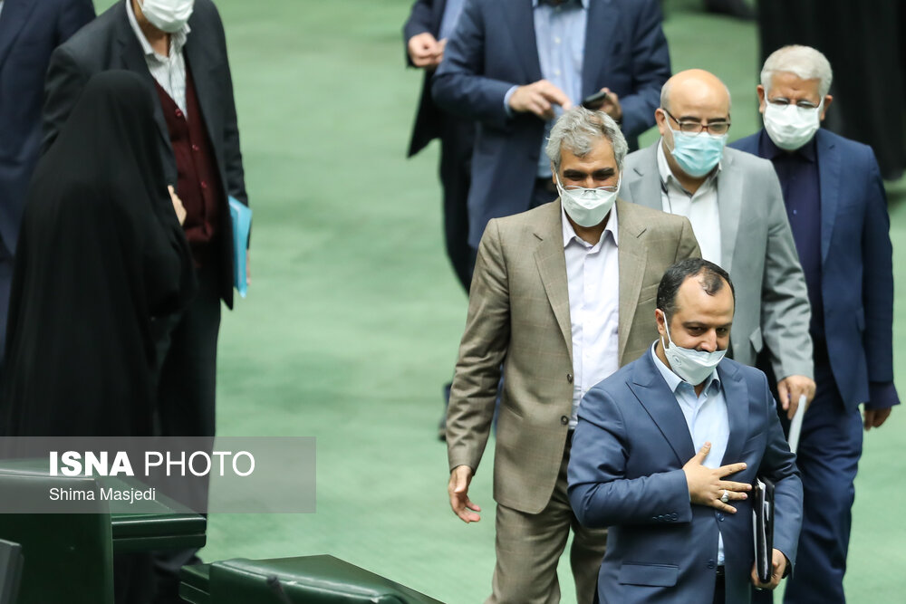وزیر اقتصاد مهمان امروز مجلس