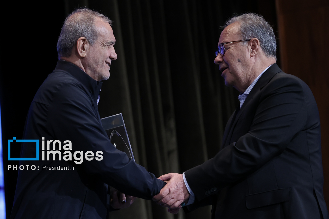 تجلیل از صنعتگران برتر کشور با حضور پزشکیان