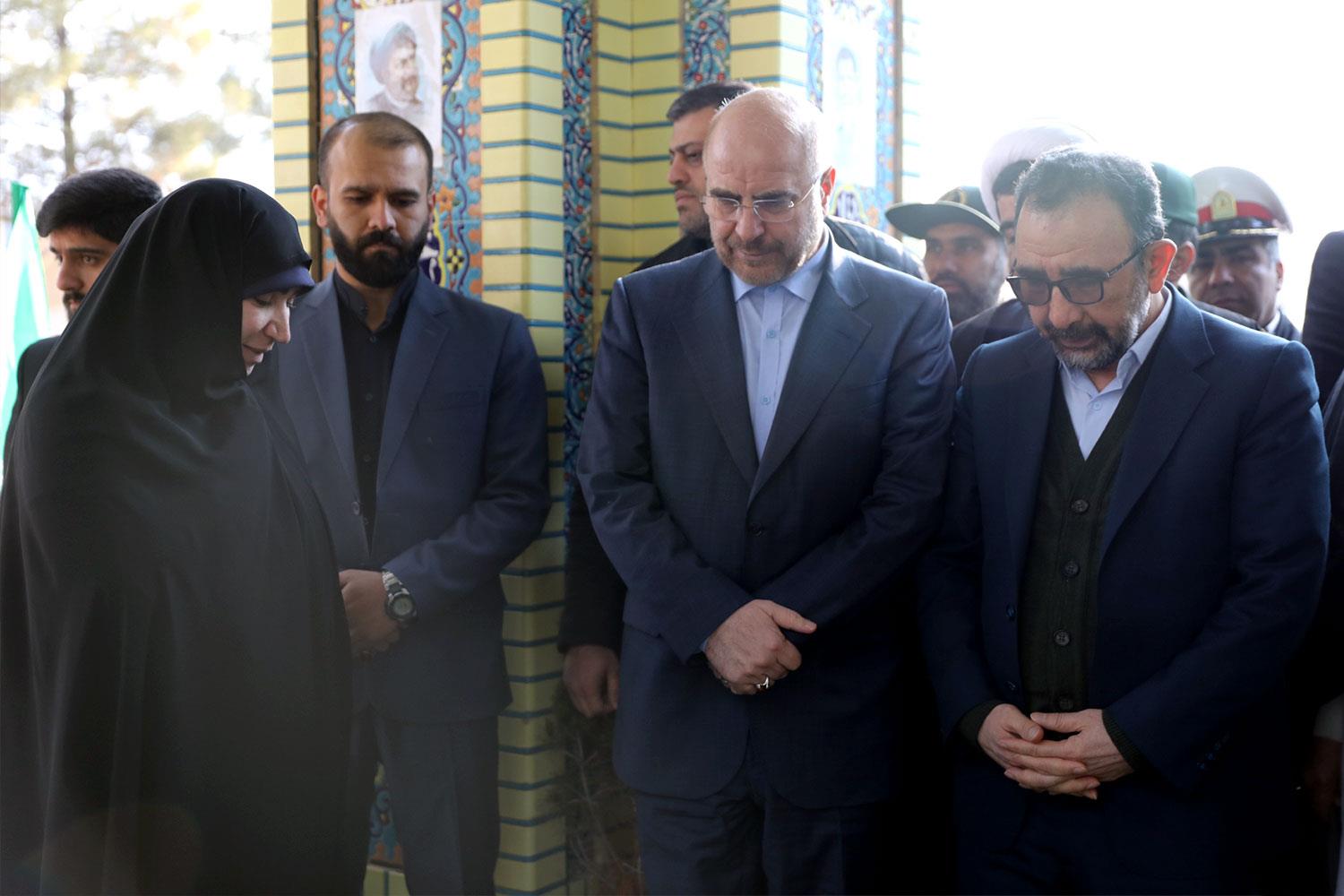 حضور رئیس مجلس در مزار شهدای شهرستان نیشابور