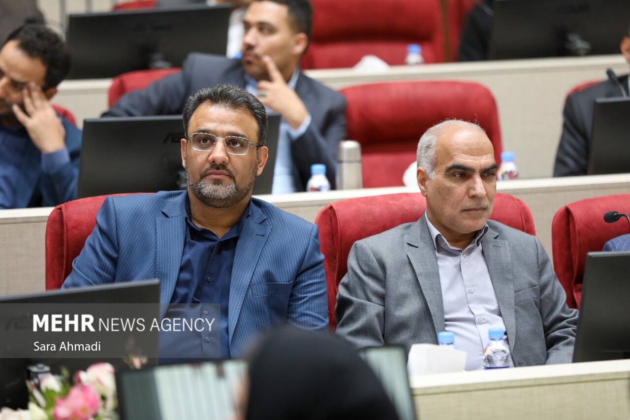 نشست هم اندیشی نخبگانی با حضور مقامات