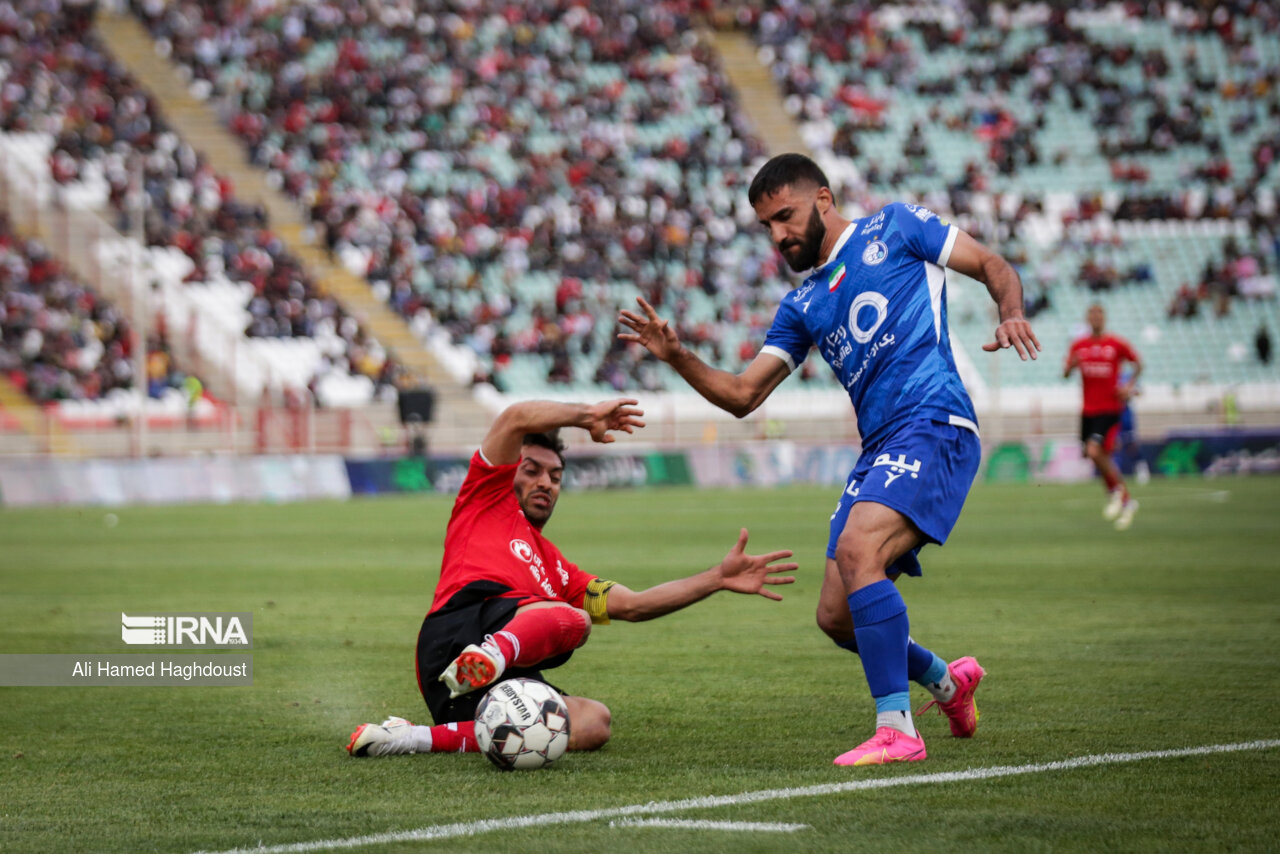 لیگ برتر فوتبال- تراکتور و استقلال