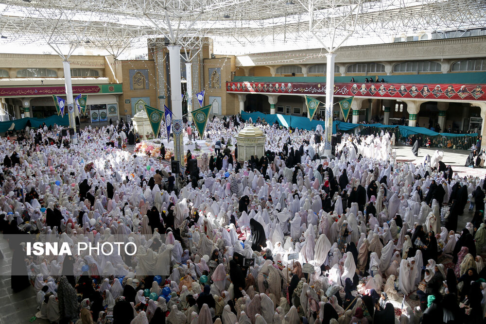 جشن تکلیف دختران در حرم مطهر بانوی