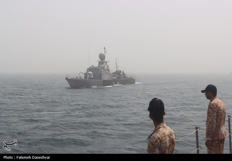 رژه اقتدار بیخ گوش نظامیان آمریکایی در خلیج فارس