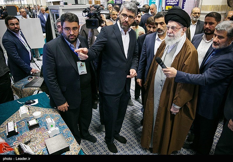 بازدید رهبر انقلاب از نمایشگاه توانمندی‌های بخش خصوصی