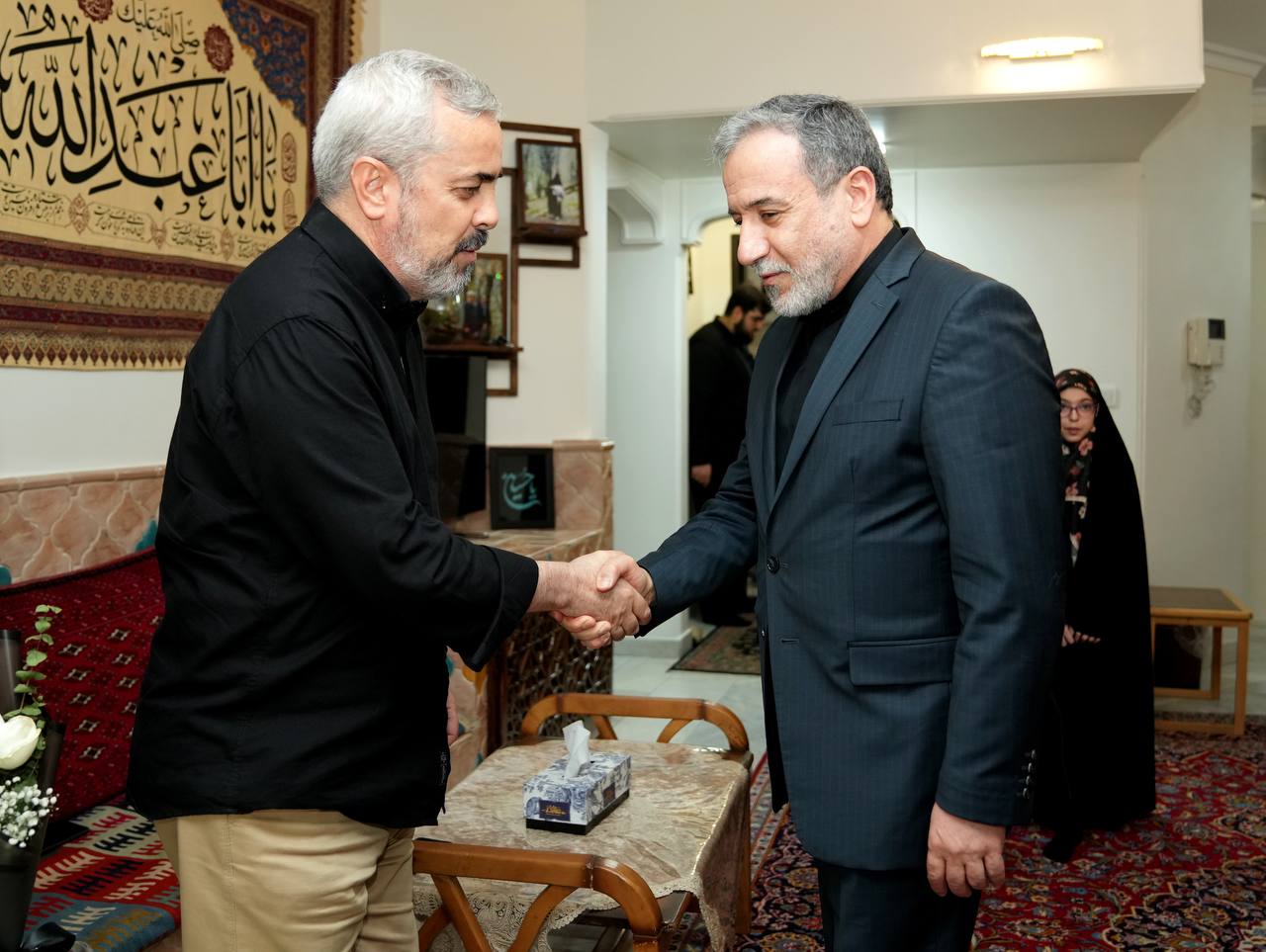 دیدار عراقچی با خانواده شهید محمد باقری 