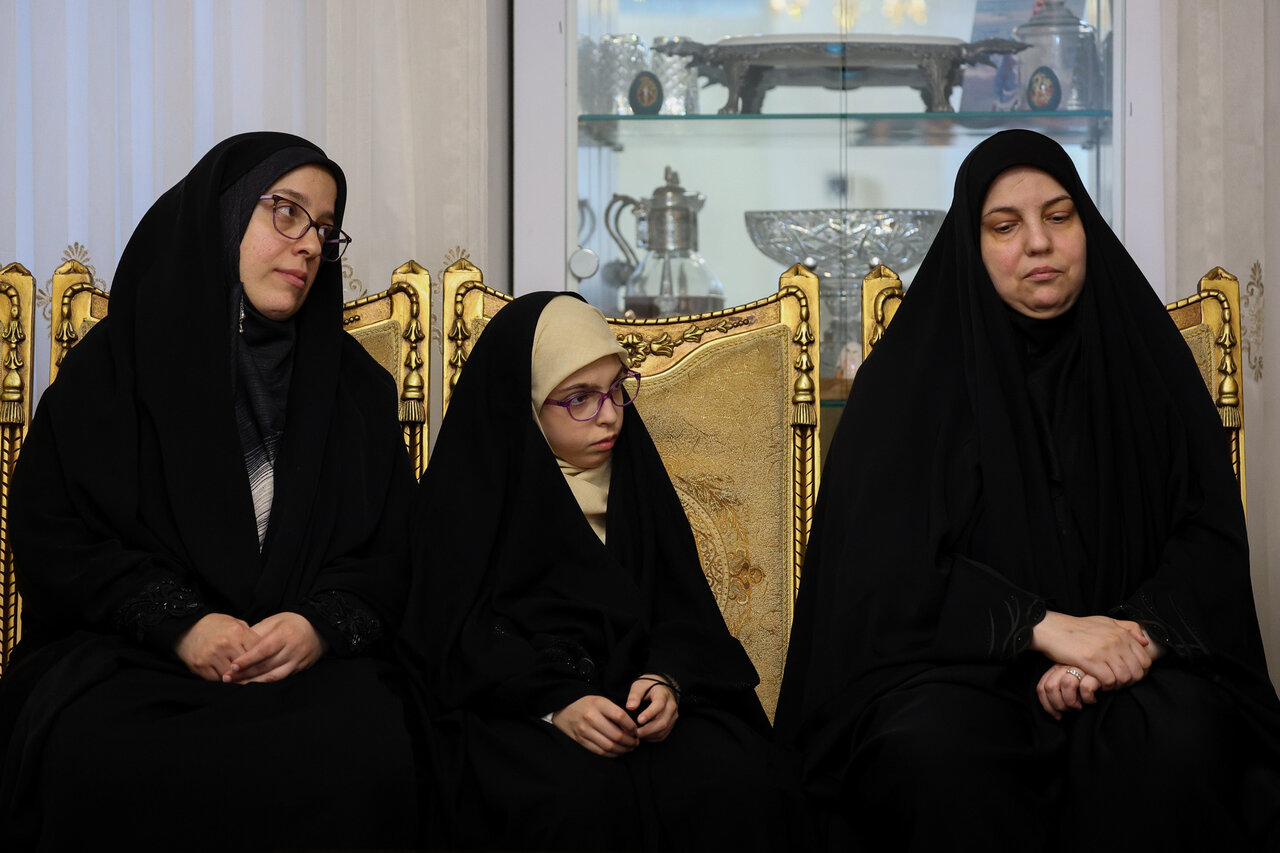 دیدار قالیباف با خانواده شهید باقری