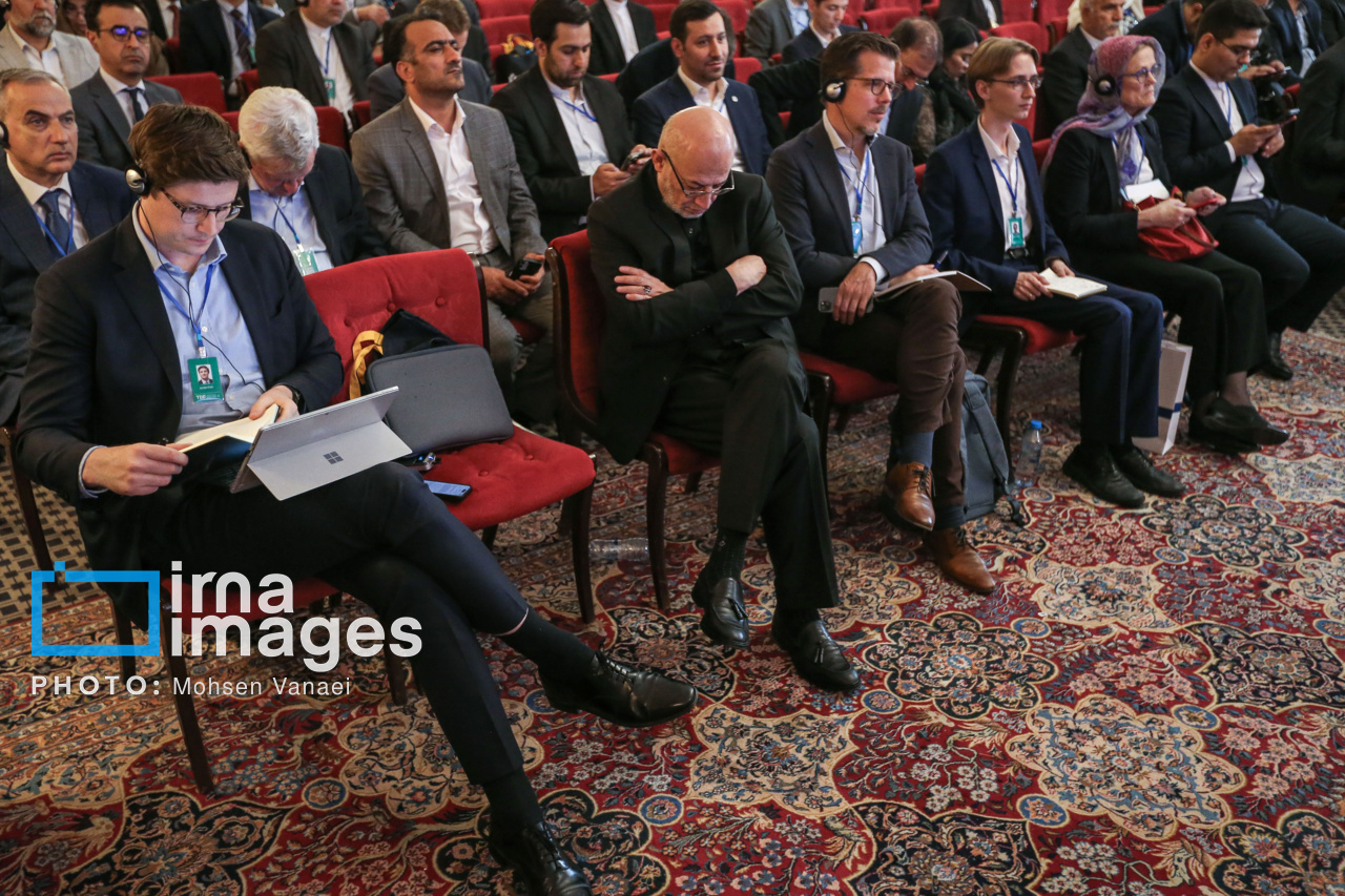 اختتامیه مجمع گفتگوی تهران با حضور قالیباف