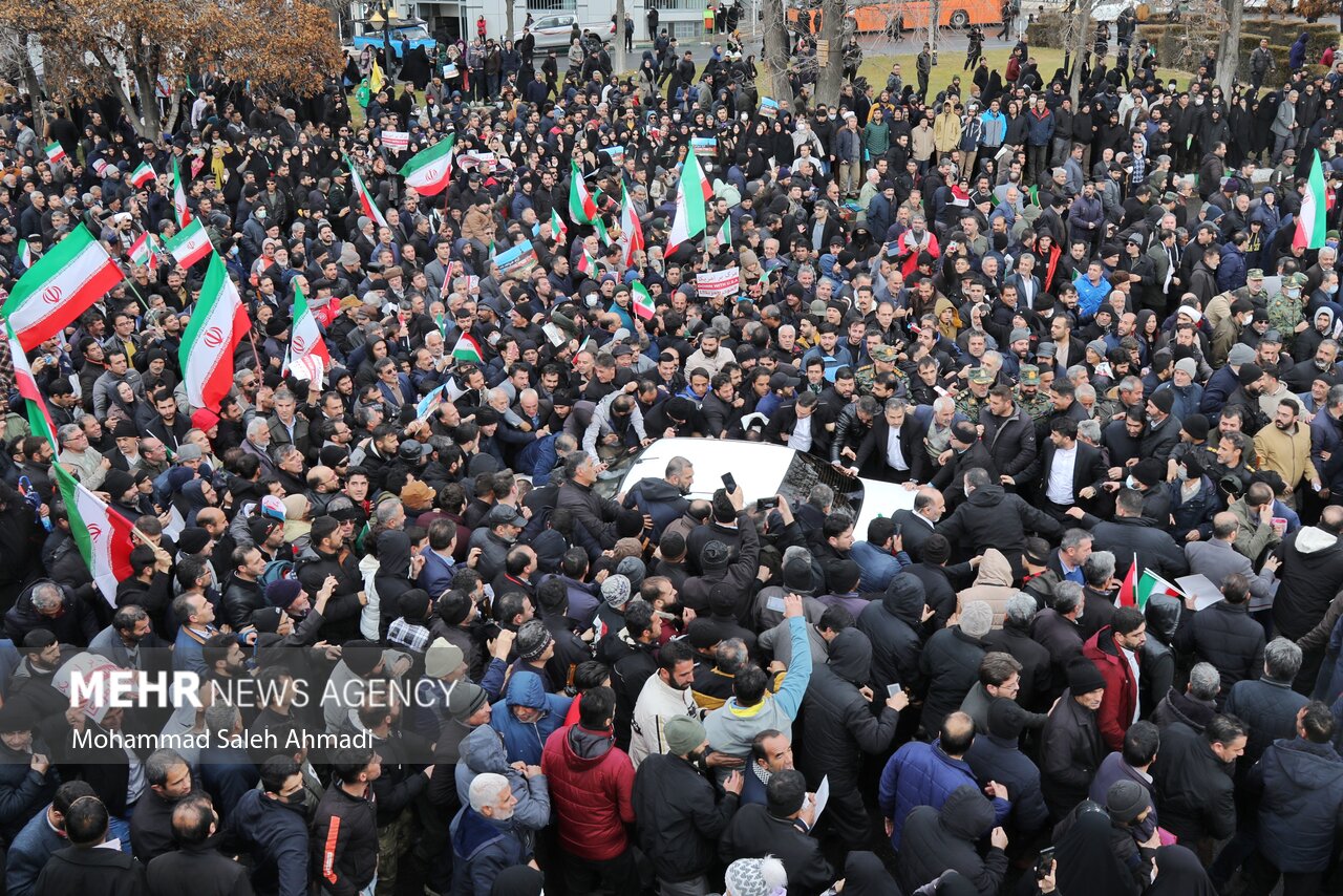 راهپیمایی مردم زنجان با حضور رییس جمهور