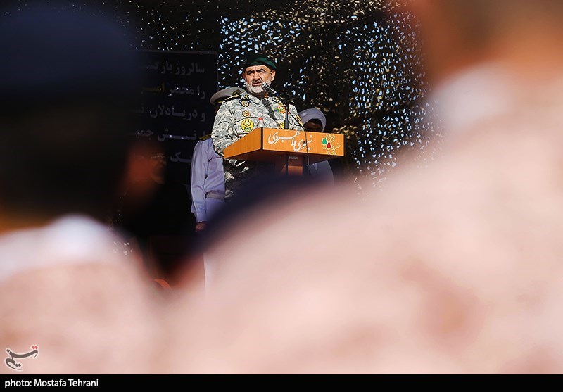 بازدید امیر ایرانی ازپادگان تکاوران نیروی دریایی ارتش